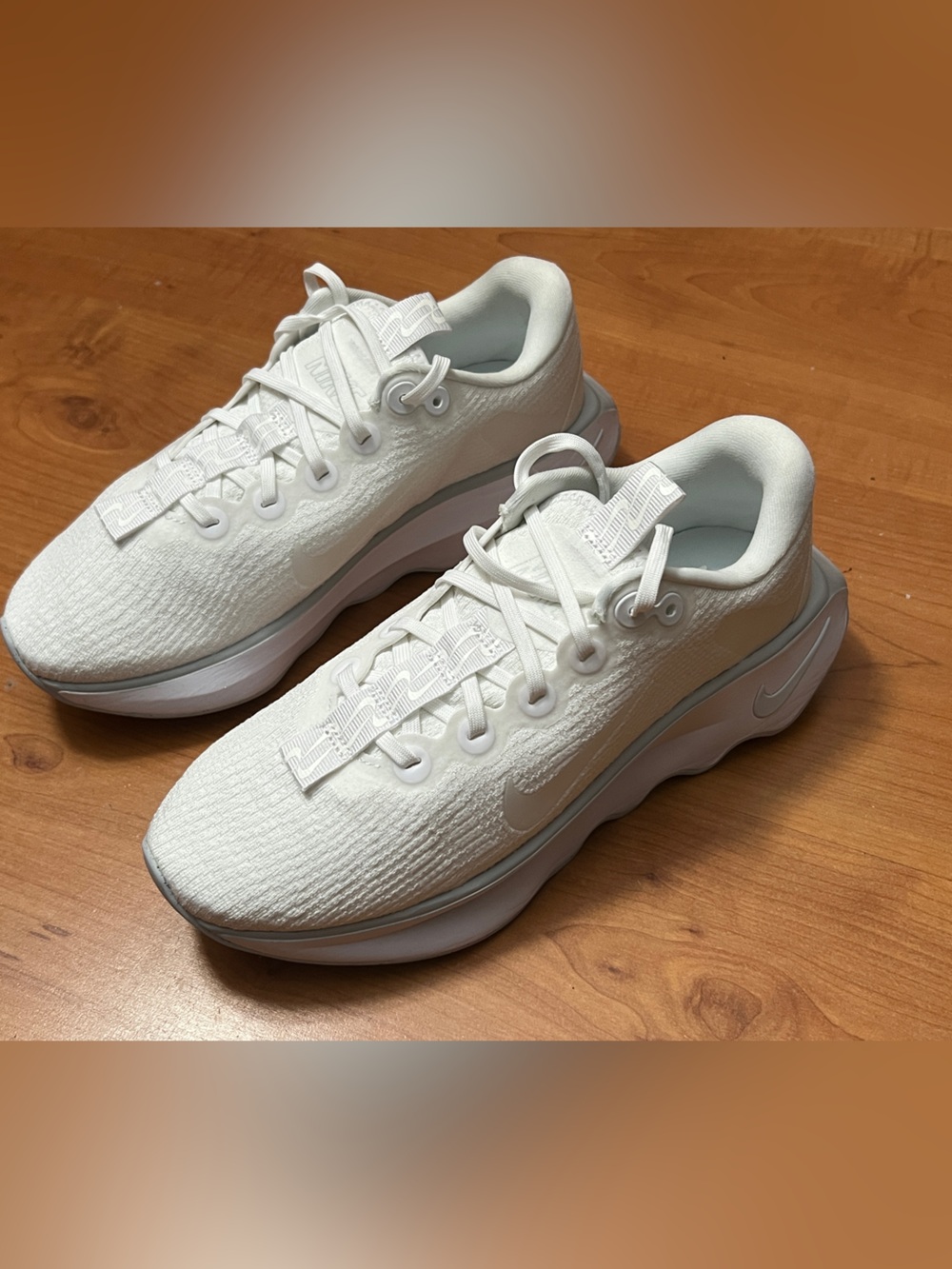 Nike Motiva walking sneaker women’s 8.5 new no box